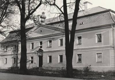Budova prvej lesníckej školy na ulici Pod lipami, foto z 50-tych rokov 20. stor. 